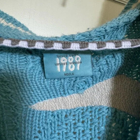 TAYLOR SWIFT 1989 CARDIGAN *FROM A DOG FRIENDLY HOME* - Picture 4 of 6